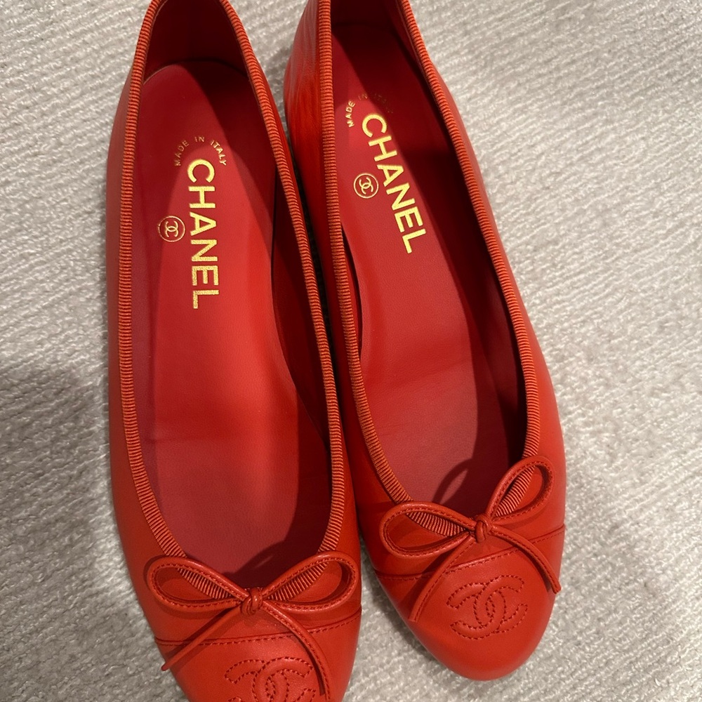 CHANEL Vibrant Red Leather Ballet Flats - Picture 6 of 8